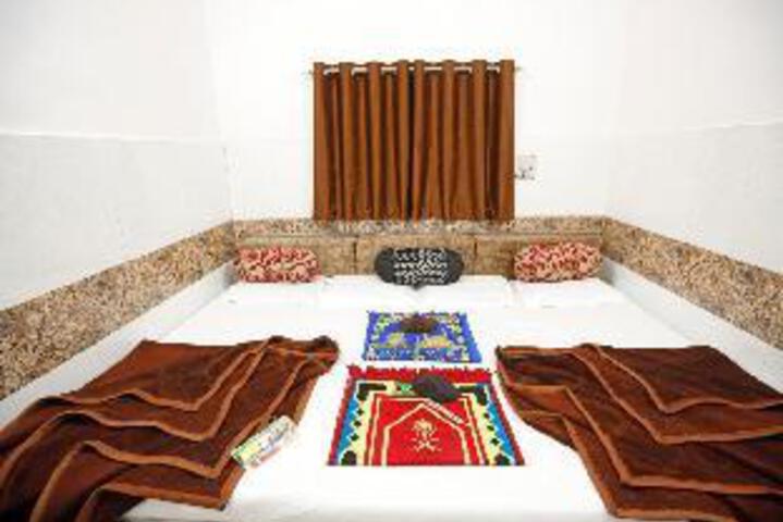 Room 2 of 38