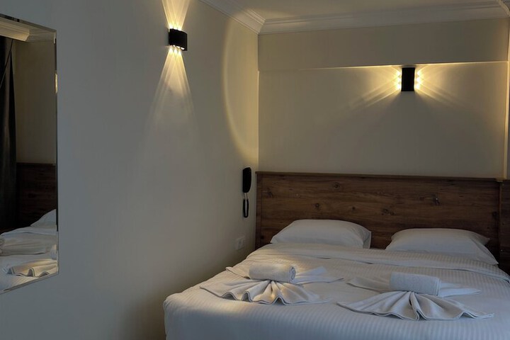 Room 6 of 27