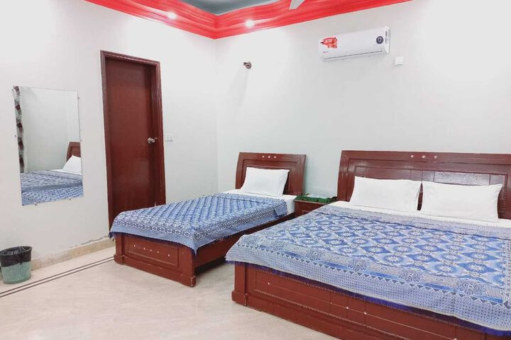 Room 5 of 11