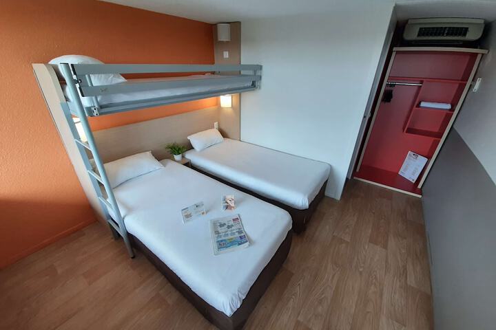 Room 19 of 48