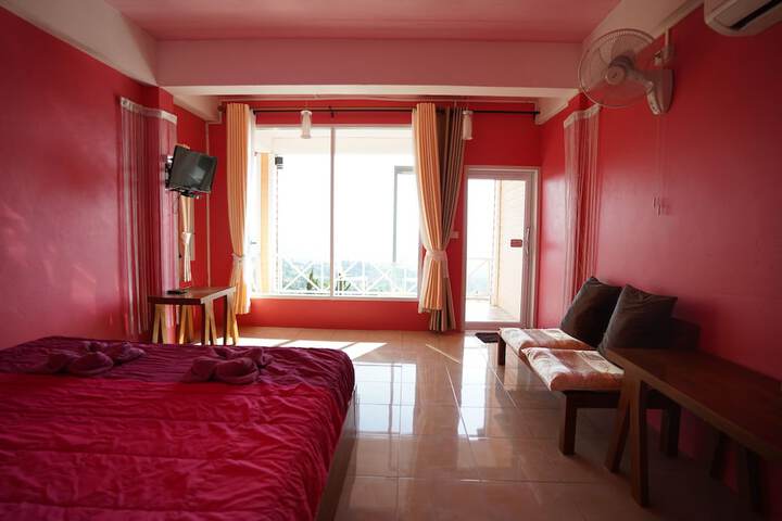 Room 10 of 32