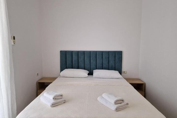 Room 16 of 68