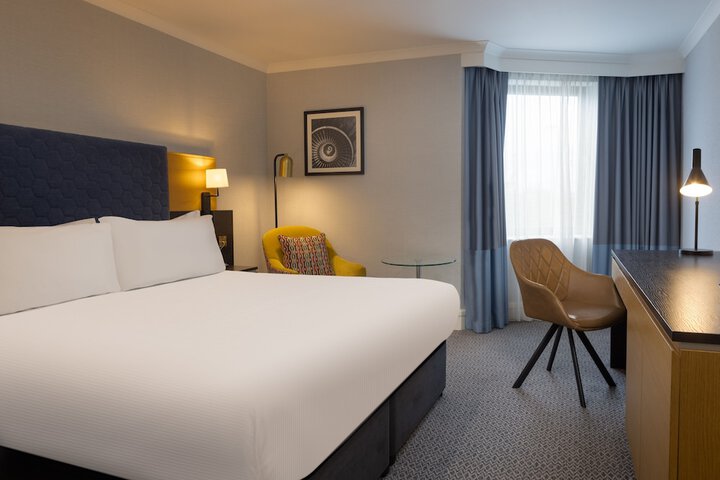 Room 28 of 118