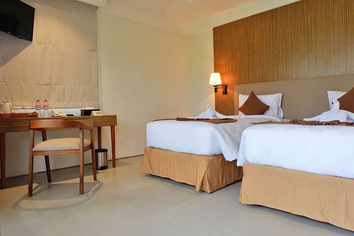 Room 12 of 37