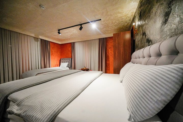 Room 76 of 244
