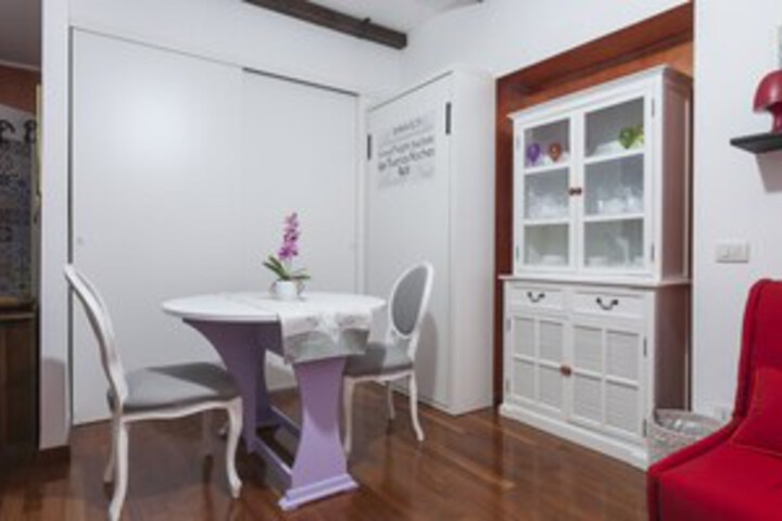Room 4 of 17