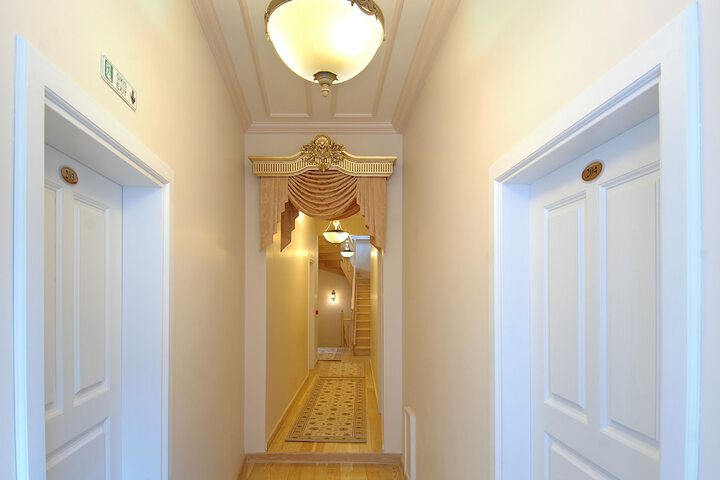 Ballroom/Hall 45 of 55