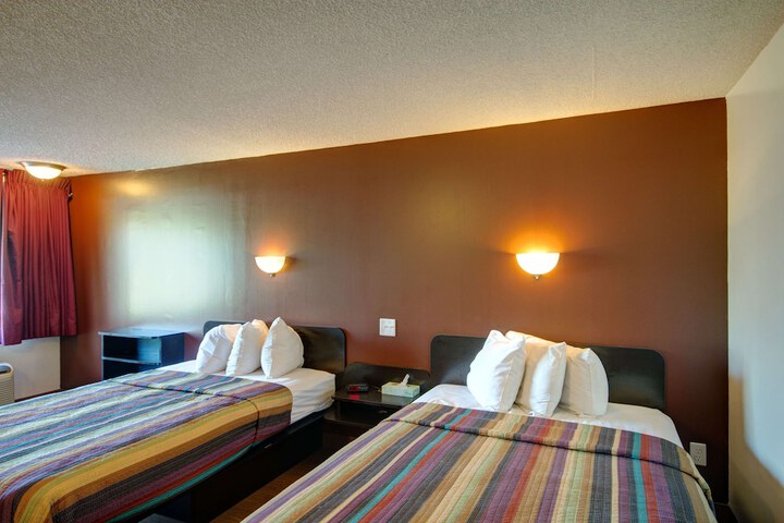 Standard Room, King or Two Doubles (1 of 10)