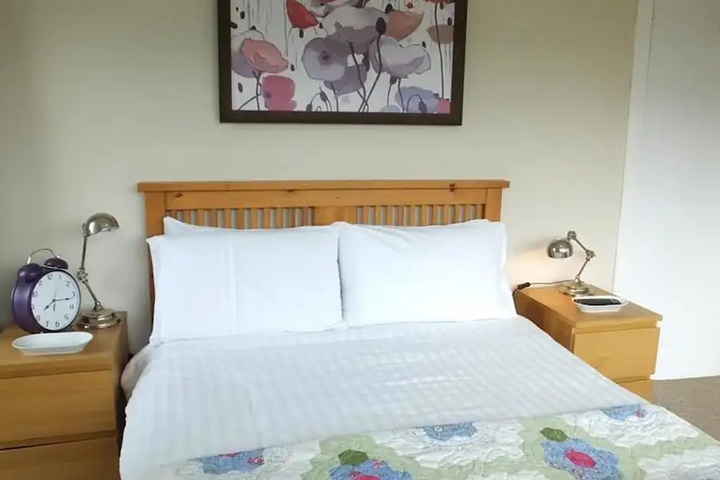 Room 4 of 12