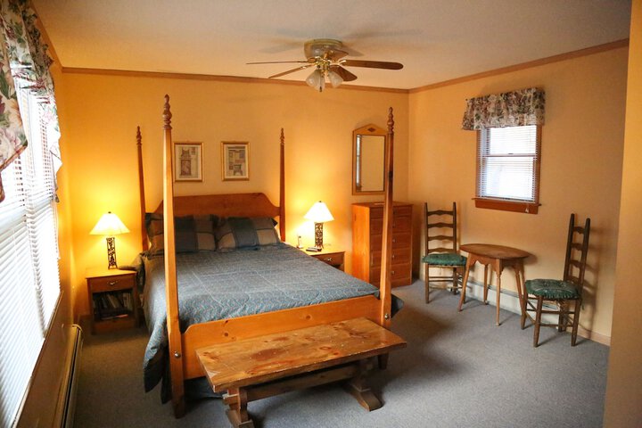 Room 12 of 165