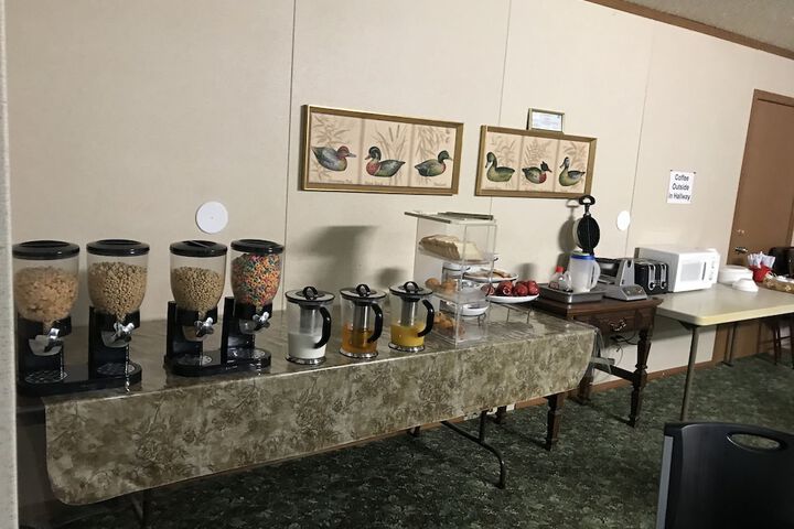 Breakfast/Coffee Service 24 of 31