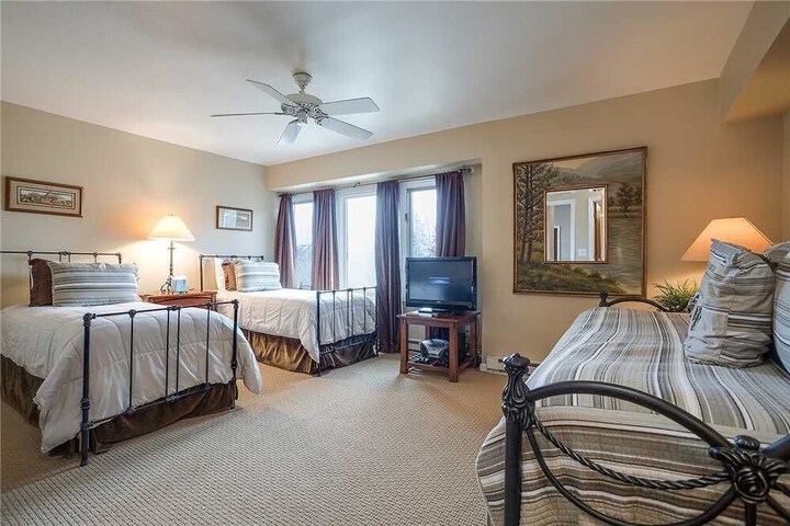 Room 17 of 121
