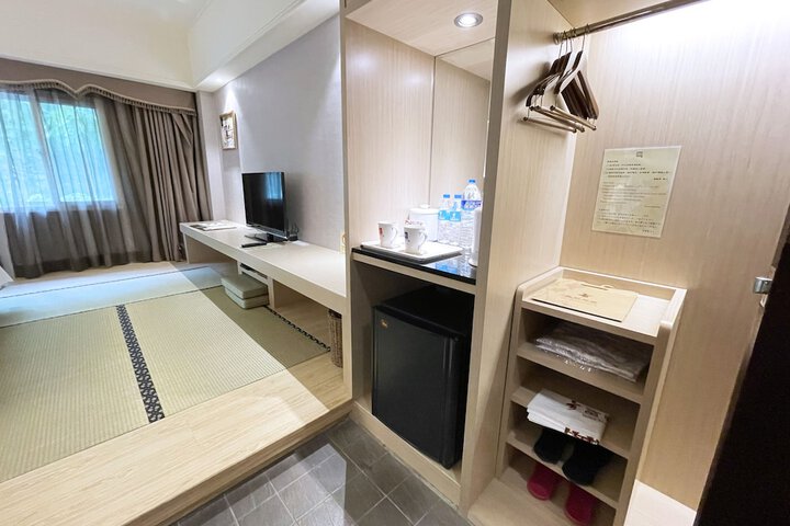 Room 42 of 90