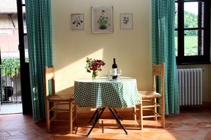Room 4 of 12