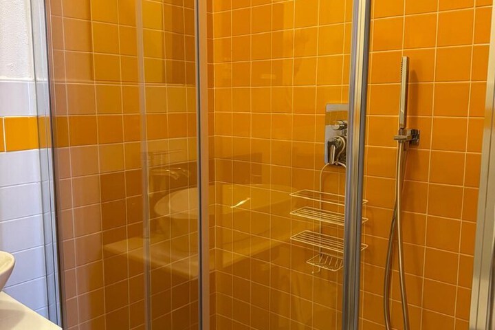 Room 105 of 158