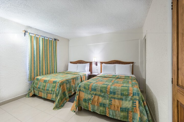 Room 6 of 28
