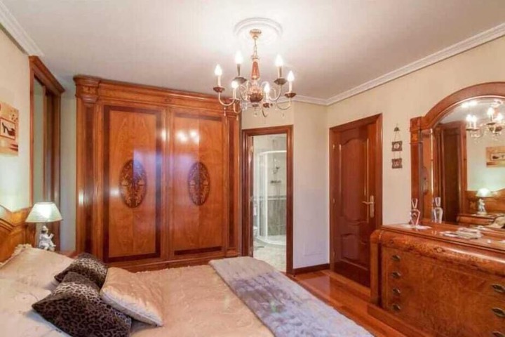 Room 8 of 30