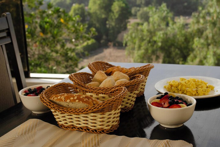 Breakfast/Coffee Service 12 of 15