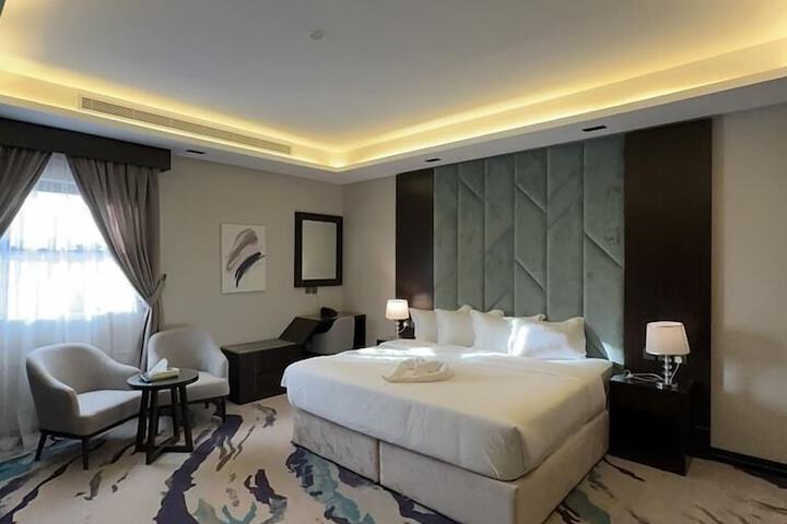Room 13 of 28