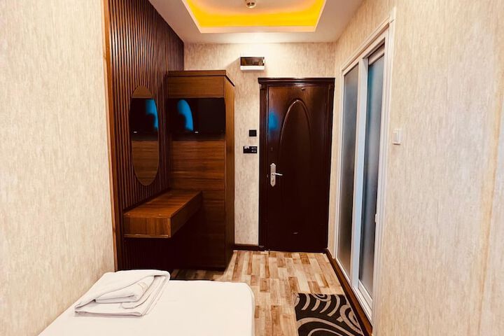 Room 12 of 29