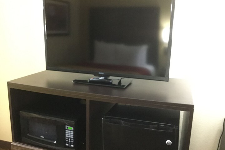 1 King Bed Accessible (5 of 9)