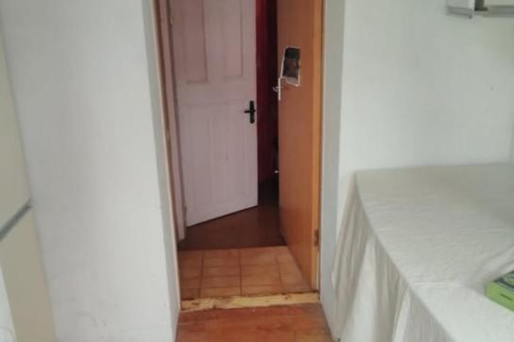 Room 4 of 10
