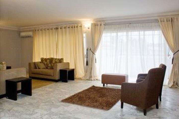 Room 4 of 7