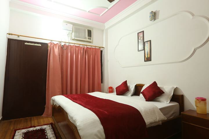 Room 8 of 63