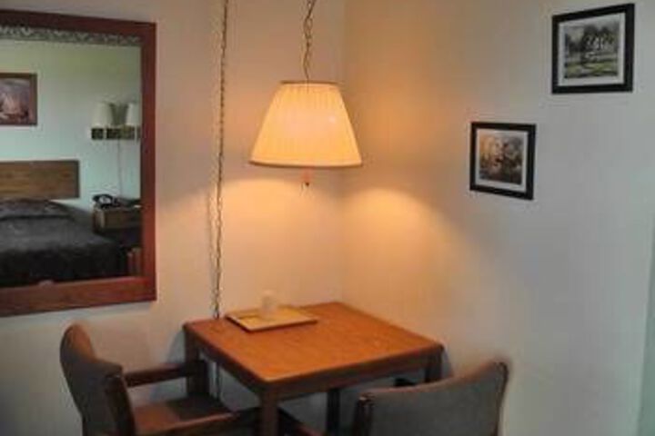 Room 4 of 10