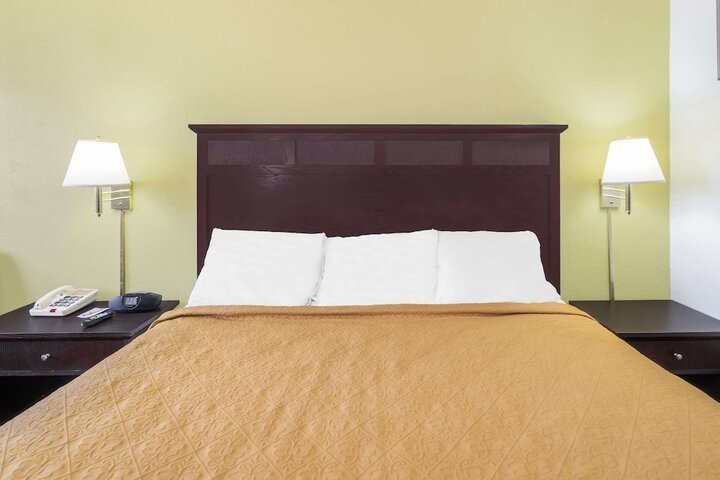 1 King Bed (9 of 9)