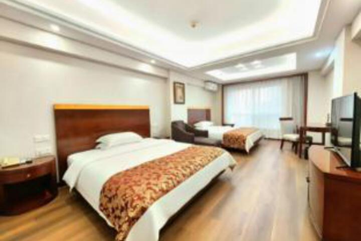 Room 17 of 18