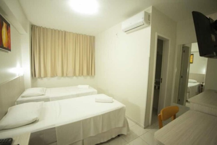 Room 6 of 44