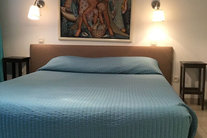 Room 2 of 63