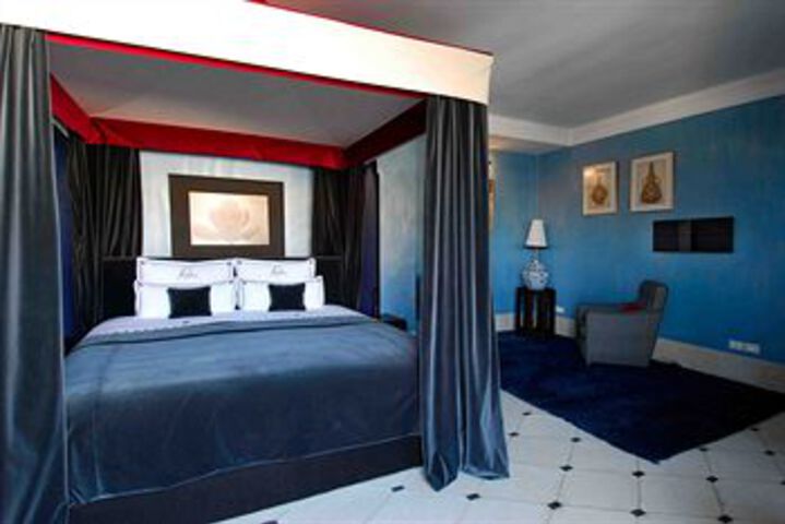 Room 8 of 20