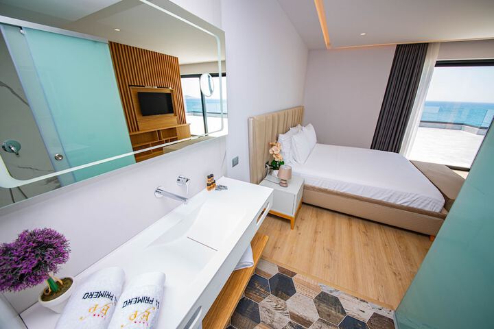 Room 16 of 47