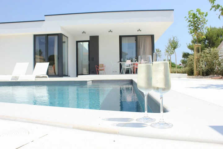 Pool 10 of 14