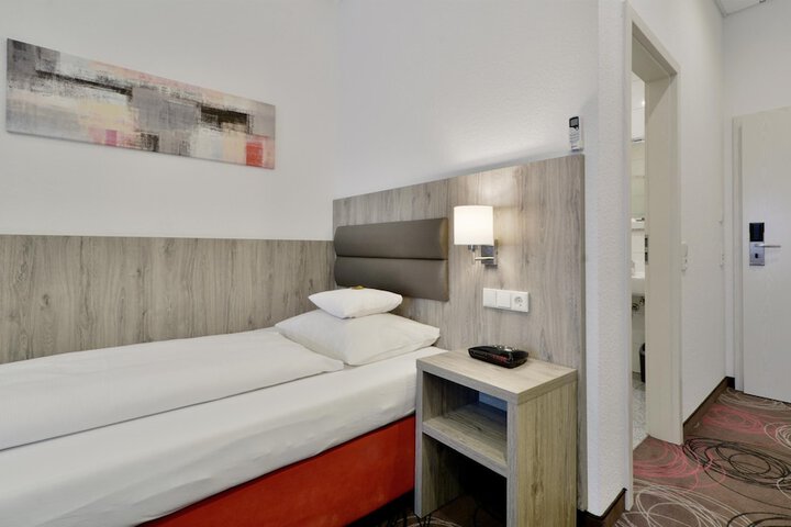 Room 14 of 48