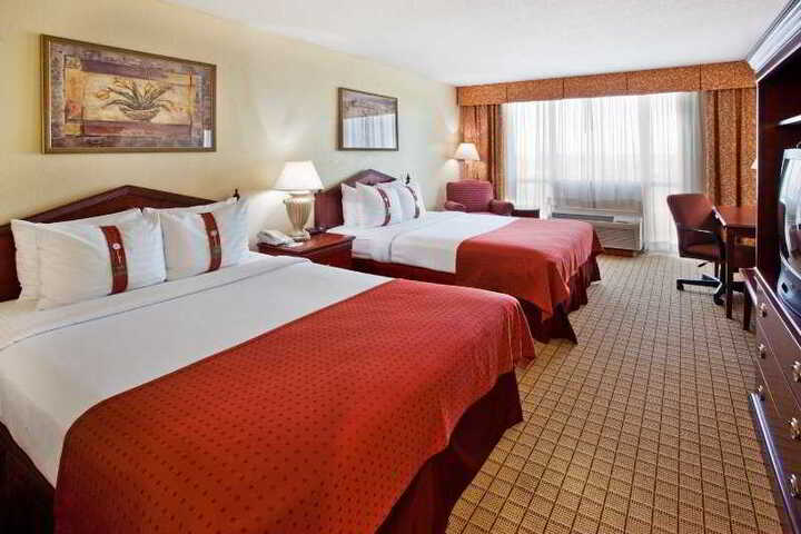Room 4 of 7