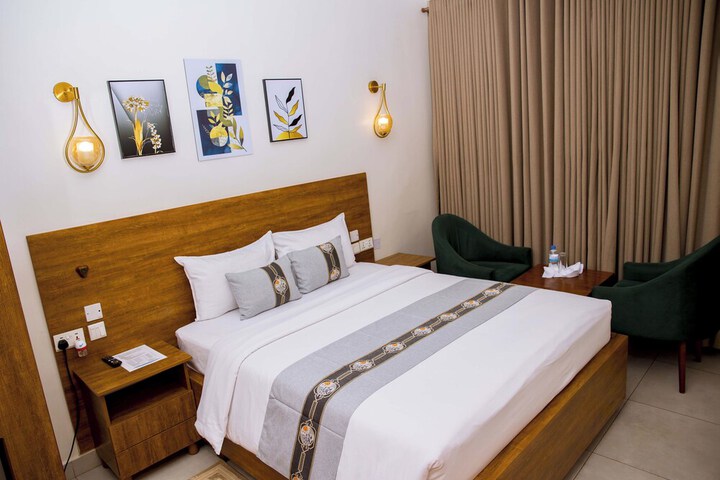 Room 14 of 37