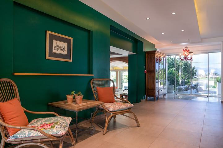 Entrance & Lobby