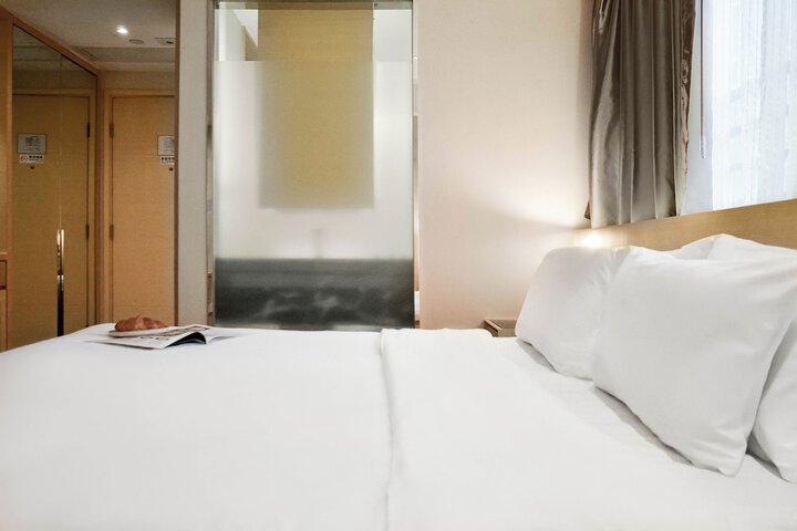 Room 21 of 39