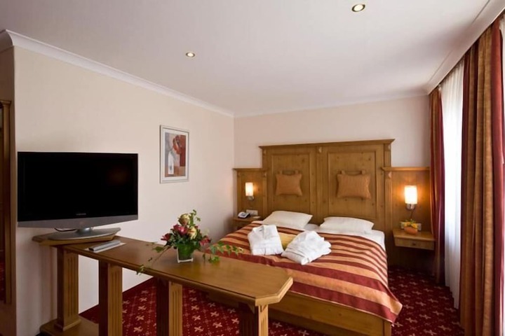 Room 4 of 51
