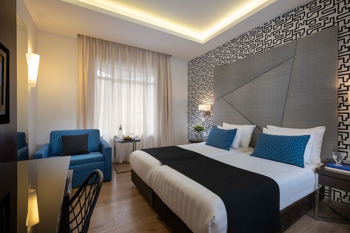 Room 34 of 106