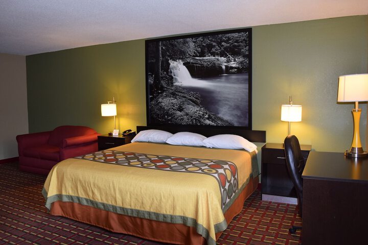 1 King Bed (2 of 12)