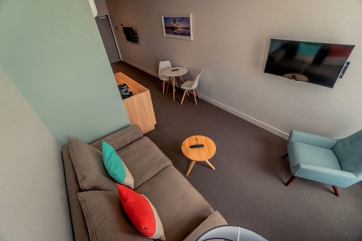 Room 12 of 76