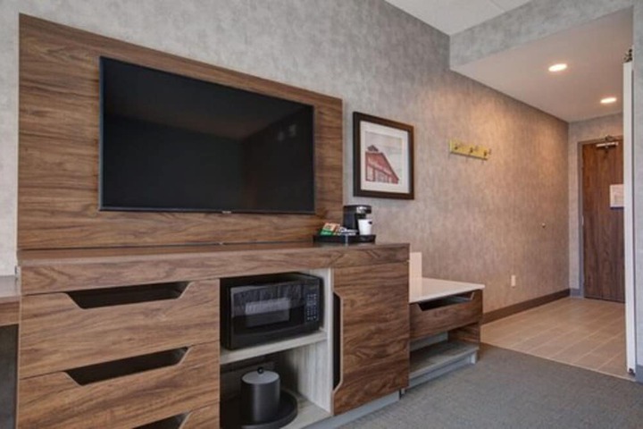 Room 6 of 55