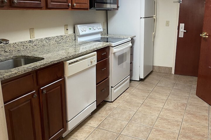 Deluxe Studio 2 Queen Beds Kitchenette (2 of 10)