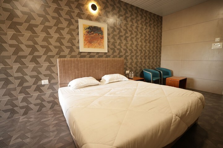 Room 12 of 17