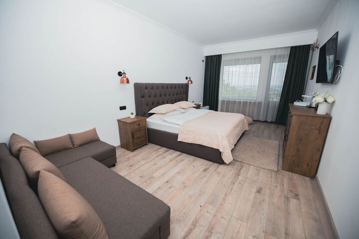 Room 10 of 31
