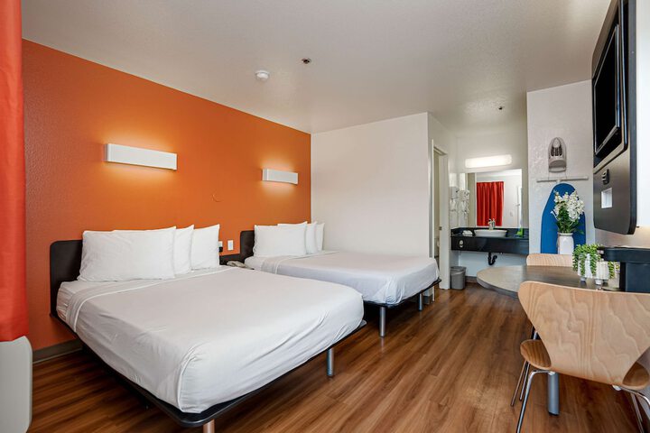 Double Bed Accessible (9 of 11)